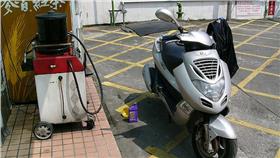 機油／flickr－MattJo-tw
（https://www.flickr.com/photos/mattjo/147900112/in/photolist-e52xW-7PV1Hk）