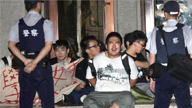 「那一晚，我們到了教育部前....