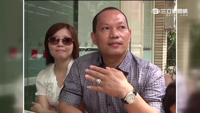 4妻子女同住！老董圍爐搭電梯送紅包