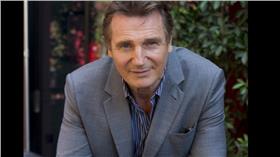 連恩尼遜
翻攝每日郵報
http://www.dailymail.co.uk/tvshowbiz/article-3177958/Liam-Neeson-63-cuts-low-key-figure-casual-clothing.html