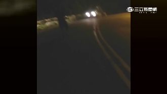看你不爽撞死你？惡煞開車衝撞路人