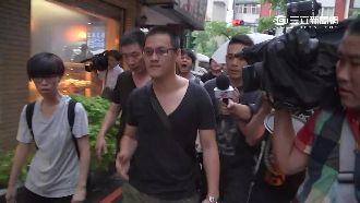 黑衣人推學生遭肉搜　身分曝光是刑警