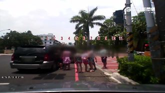 超扯安親班！　休旅車硬擠11名學生