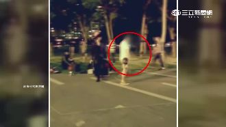 草悟道散步哥出沒！穿越表演場阻演出