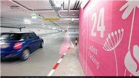 停車場
翻攝每日郵報
http://www.dailymail.co.uk/news/article-3180400/Ladies-parking-spaces-introduced-Frankfurt-airport-bigger-nicer-close-terminals-spark-sexism-row-Germany.html