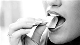 英婦女長時間嚼口香糖　磨損下巴關節被診出「顳顎關節症」
口香糖,咀嚼,下巴,英國
圖／翻攝自百度百科