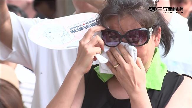 林冠華母心疼學生：交給大人接手吧