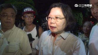 蔡英文夜探反課綱學生　籲同學要冷靜