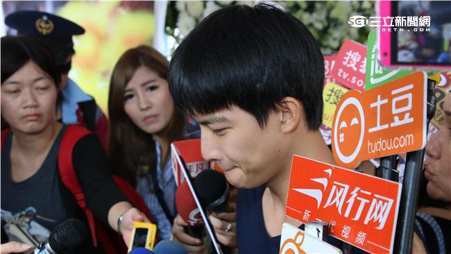 張庭瑚憔悴送楊可涵　哭到說不出話來