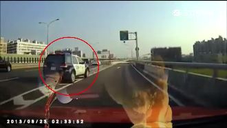 警察也有「三寶」？開過頭急煞硬切