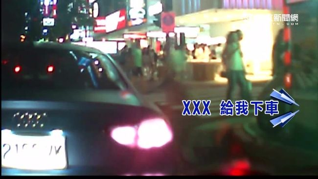 只因一聲「叭」　名車駕駛當街毆運將