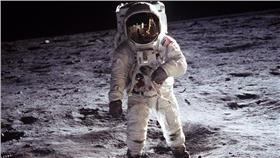 伯茲·艾德林/https://twitter.com/therealbuzz