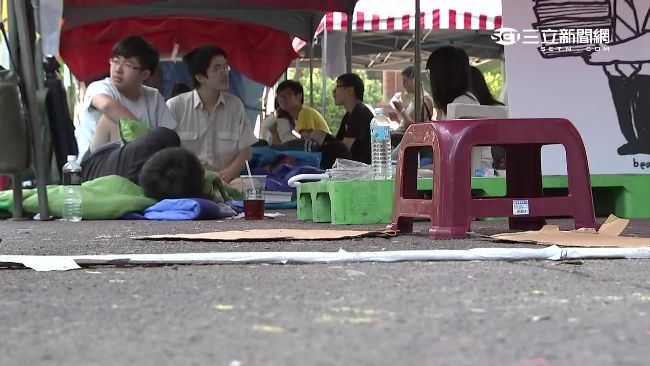 反課綱第八日！凌晨爆衝突1人濺血