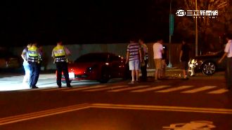 街頭擦撞！2「千萬車」護體駕駛無傷