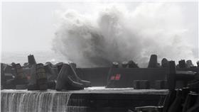 颱風,大雨,暴雨,堤防-（圖／達志影像／路透社）