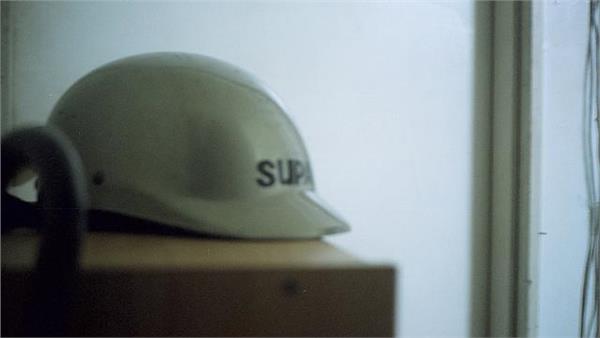 安全帽 Flickr使用者Hungju Luhttps://www.flickr.com/photos/jefflen/111983128/in/photolist-kEwTFQ-r5vBEB-aTWFA-q8St3M-aq98KN-7MrwhX-q8DP8y-npiXQr-7oqABD-diXVfm-6GZEke-6H4HQL-diXVy3-8Umf7p-5Zj71h-b5gKa8-diXVuw-diXWUP-5Pu6DM-ejhgdZ-7fLLLK-5U239t-mH1ELf-dwL6gm-bLNMz2-5Hom5K-5QSJ2S-dbe488-AaZeK-oTg5yu-CZyKB-ELxUm-zTRAn-4QQ2kw-9oJR4-n52FD-9j11G-a1rJLk-gETXum-8e5d2q-4feWYi-S4KSN-4YjmWJ-48fnZF-5n9cs-258vNX-oANtcS-o1AFnh-4PVCgx-7oqBsK