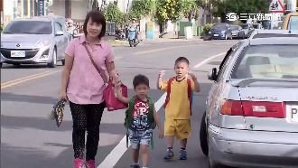 台東下午停班停課　家長忙接送好無奈