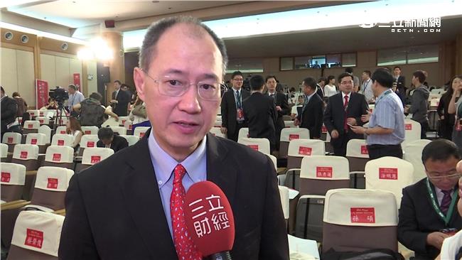 辜成允驚傳摔下樓　加護病房救治中