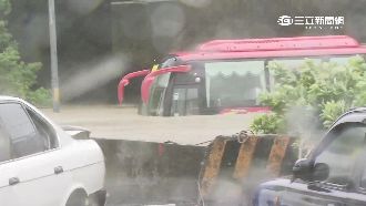 颱風過後…遊覽車全泡水　損失近億元