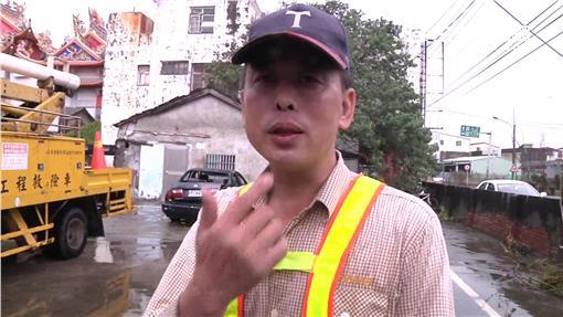 台電員工搶修復電　竟遭圍毆砸車