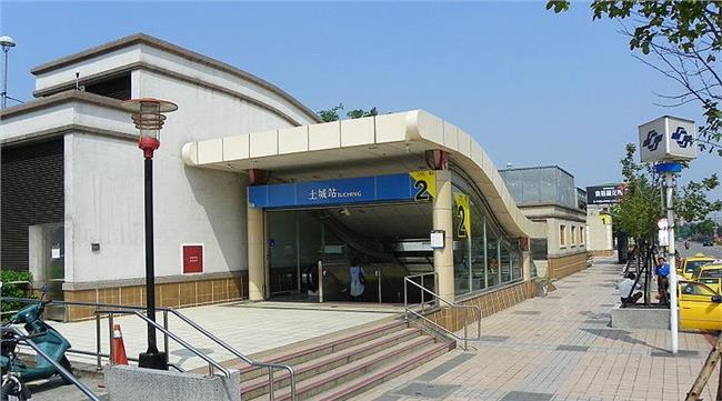 土城捷運站醉漢揚言砍人　遭警方逮捕