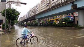 納莉颱風（圖／路透社／達志影像）