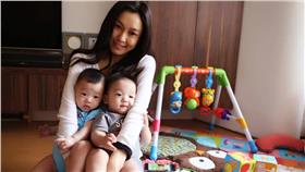 范范和雙胞胎／翻攝自黑人 陳建州臉書