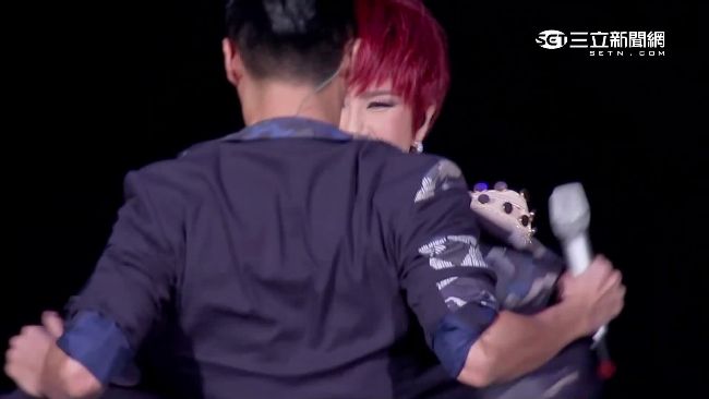 林俊逸放送胸肌　江蕙笑喊：唉唷喂呀