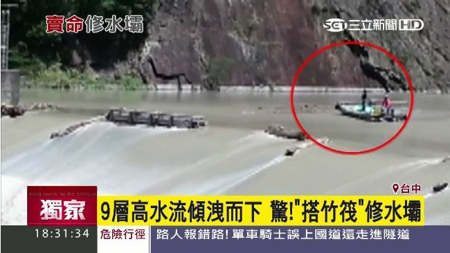 靠竹筏拉回攔汙柵　台電搏命搶修水壩