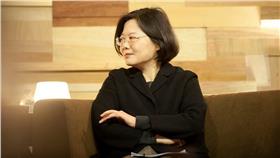 蘇迪勒,柯文哲,泥巴水,斷樹,天龍人▲合成圖／翻攝自蔡英文臉書