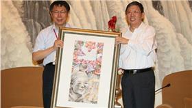 柯文哲,楊雄,雙城論壇,西裝,運動鞋▲圖／台北市政府提供