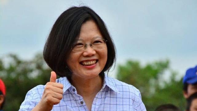 被小英征服啦！前國民黨縣長重批戰袍