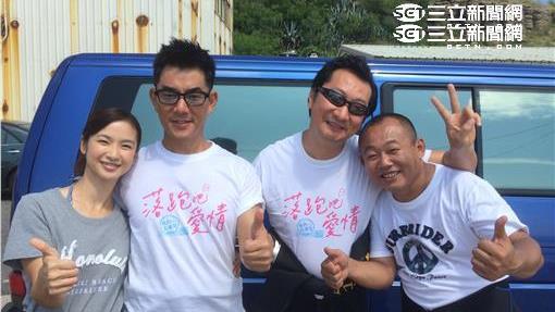 任賢齊帥氣跳入海中　陳曉菁眼冒愛心