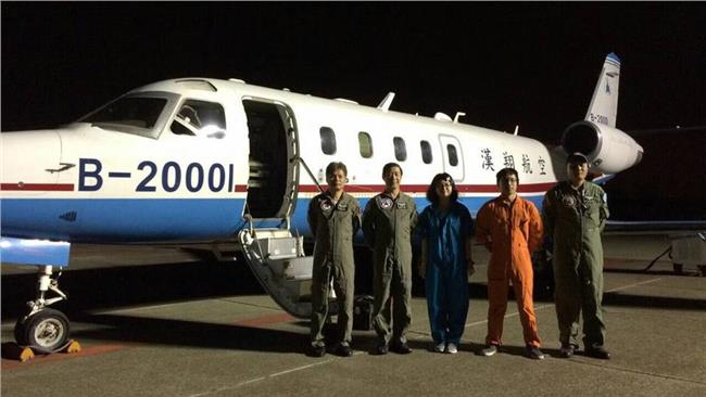 追「天鵝」遭冰雹擊中！追風飛機返航