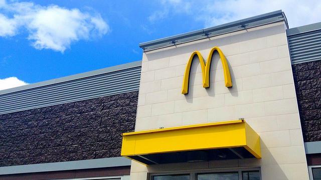 自助點餐客製堡　英麥當勞變流行了