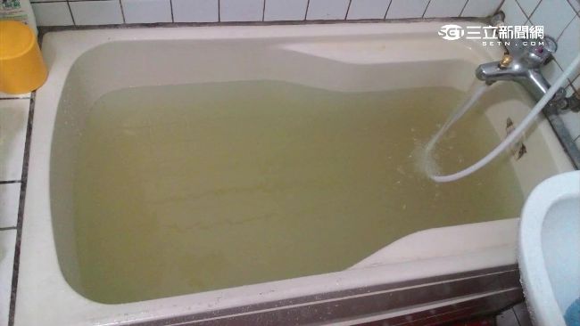 幹管挖損出濁水　北水處：減3日水費