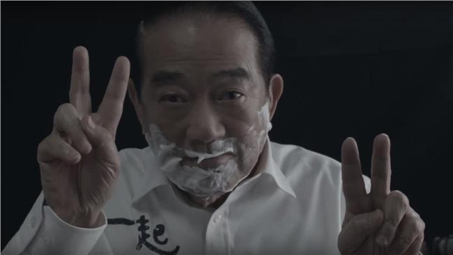 影／滿臉刮鬍泡　「小宋」展親民形象