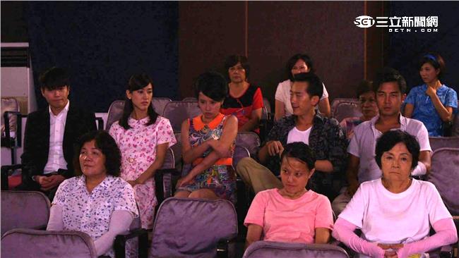 李易陳怡嘉看電影　侍衛謝承均臉超臭