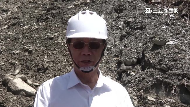 驚！落石從天降　南投縣長會勘險被砸