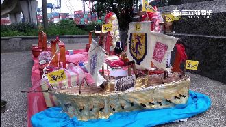 普渡阿兜仔用洋貨　燒歐元美金加軍艦