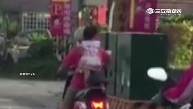 女童站機車1800