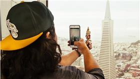 iPhone 6 Plus／flickr－PROSonny Abesamis

（https://www.flickr.com/photos/enerva/20383046882/in/photolist-x4brGN-wQ3M7B-pFPj7D-oZqWM3-pDMEir-shrvmr-pEyeop-pEyen2-pEyeiz-pkdSkA-qQLrq7-qbAbca-pDMJya-p3KMhi-pWmkJU-pW3HVH-pDT2SE-rwcQ77-dre8SV-rdvCdm-pkdXr7-sCeLXe-ptYQNe-rRbei7-dgb61D-p25aZt-vC1koc-w2DbGY-qguKE5-pU7Npm-u4JmbF-qrWUCE-qhPLx2-dgaZcD-pDRjHV-pU7Qtw-pW3DCV-pDT3jS-re967h-qAxvMm-pWmtjJ-pYeYRK-pWmsE7-s9ZQuJ-qHiP1s-dgb3dJ-qwXBTY-w3mGJZ-re99oE-rqfnCc）