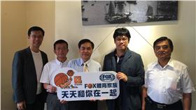 左起FOX體育台副總張致平、高中體總秘書長洪瑞萌、高中體總現任會長匡格非、福斯國際電視網頻道營運總經理陳安祥、高中體總榮譽會長李述藺(FOX體育台提供)