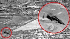 火星
翻攝每日郵報
http://www.dailymail.co.uk/sciencetech/article-3210563/Does-looks-like-Star-Destroyer-Alien-hunters-claim-Star-Wars-ship-MARS-latest-ridiculous-claim.html