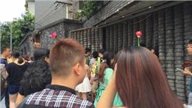 頭上長草髮夾

翻攝微博http://tw.weibo.com/2406160022/3877875318939043