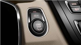 免鑰匙啟動系統 圖 截取自cnn http://money.cnn.com/2015/08/26/autos/keyless-ignition-lawsuit/