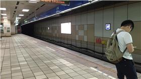 哇潮,捷運搶位　圖／范樺沂攝