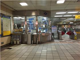 哇潮,捷運搶位　圖／范樺沂攝