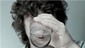 flickr 喝水／Ben Smith／https://www.flickr.com/photos/dotbenjamin/2852570521/in/photolist-7rQqNZ-ahsP8v-ncgkAD-nhLzvx-8FW4oX-cLykxd-6fSJmN-7uUaVb-6fNzvP-iH98pX-iNpH9k-iJYKMV-km5jxp-8KGG38-fLVSMM-38ydyR-nReJNL-oSTEKk-6fNzqV-cNzGUo-bzPrYn-5m5aQn-PEg7V-9Mm9zf-5EaFSj-6jKtB5-c73yzL-7dum4p-6DUmjK-2dz9wr-5Msngx-7M4ipZ-e87Qr6-bjUWw7-xSXeGs-oswrEq-8t56XU-oswaWP-7VdbxJ-ap1auw-45Mt3e-8gsRVY-5hJjYq-fEA6ib-eSt1LP-8Km5As-5fhGay-cp4eam-2fhtVR-fm2kHc