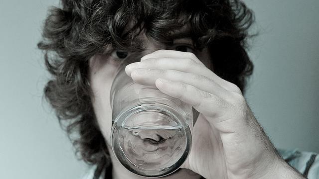喝鉛水會怎樣？吳家誠：引發慢性中毒